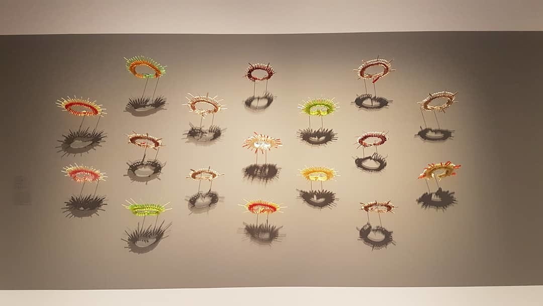 Kiribati head adornments